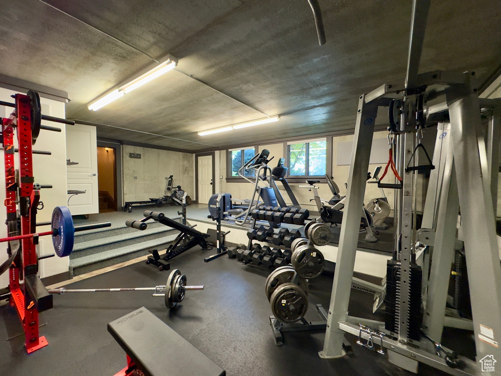 1933 N 1700 W Farr West, UT 84404