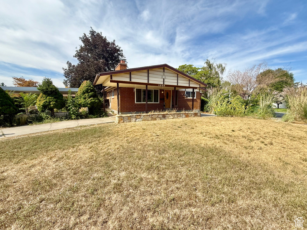 Photo 2 for MLS #2109109 at 1358 E Maplewood Cir