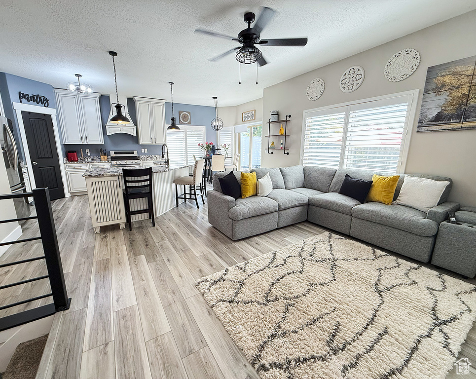 8404 S SNOW CANYON DR West Jordan, UT 84081