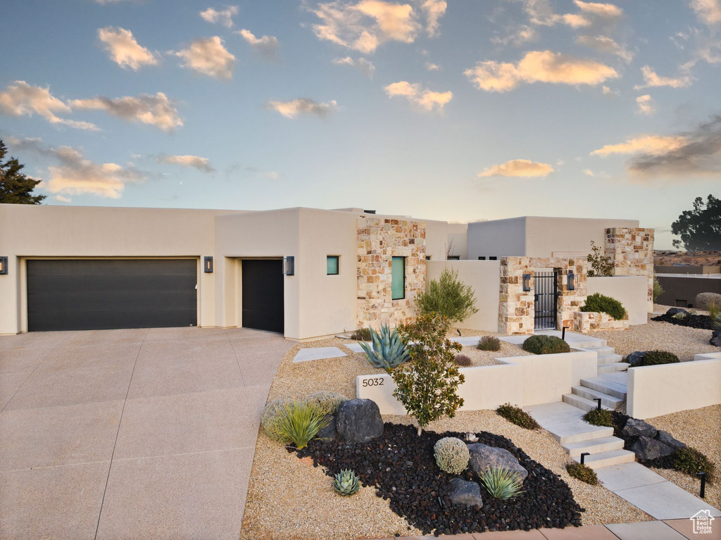 Photo 2 for MLS #2109209 at 5032 N Silver Cloud Dr