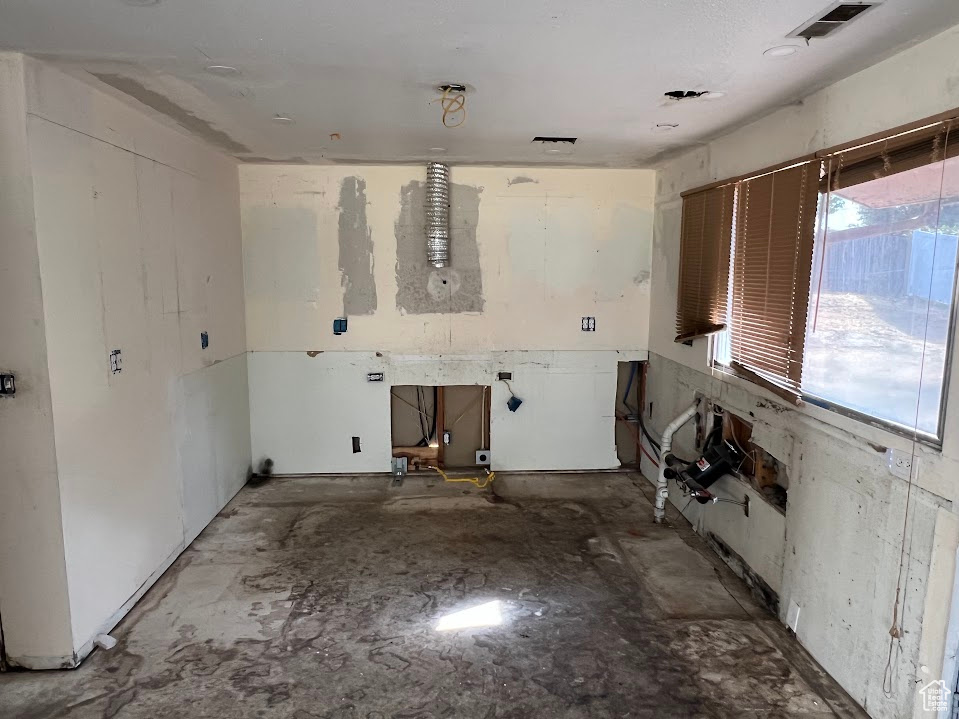 Photo 5 for MLS #2109215 at 1448 E Estrellita Dr