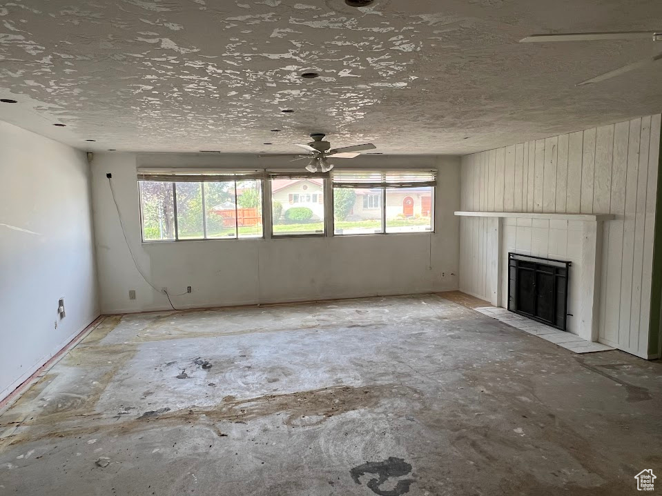 Photo 3 for MLS #2109215 at 1448 E Estrellita Dr