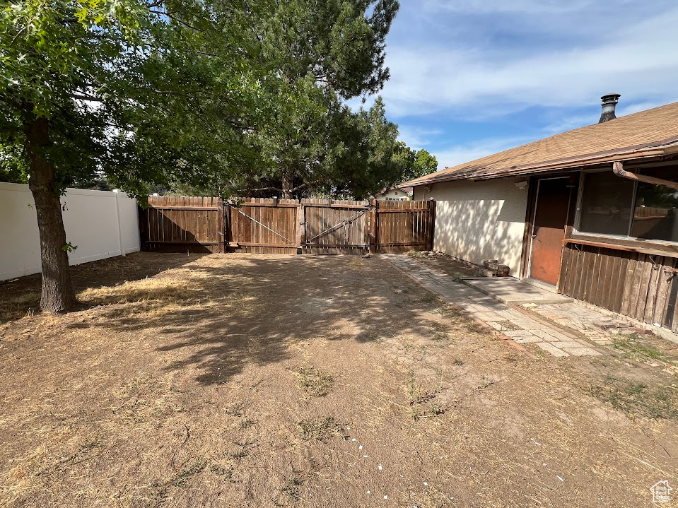 Photo 15 for MLS #2109215 at 1448 E Estrellita Dr