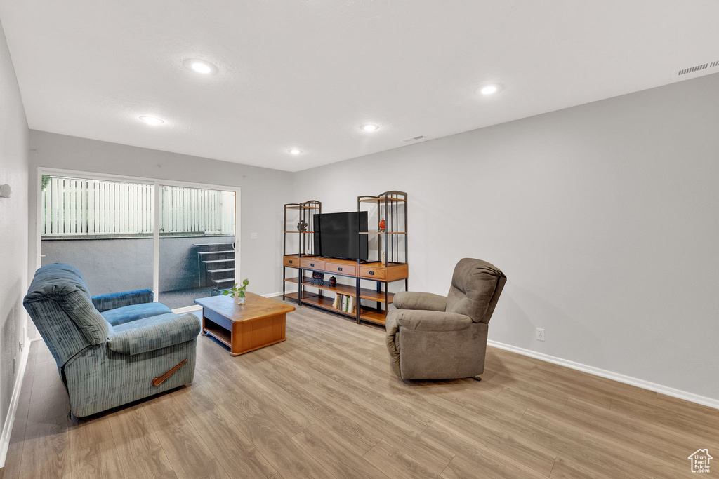 Photo 3 for MLS #2109228 at 1525 E Waterbury Dr #B