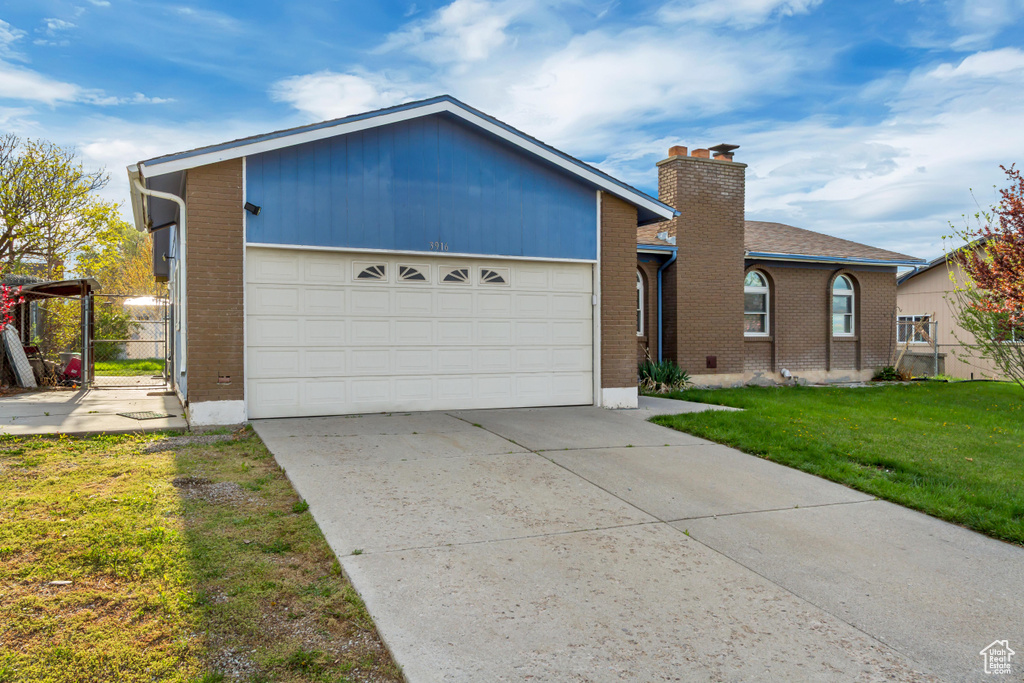 Photo 2 for MLS #2109261 at 3916 S Hawkeye Dr