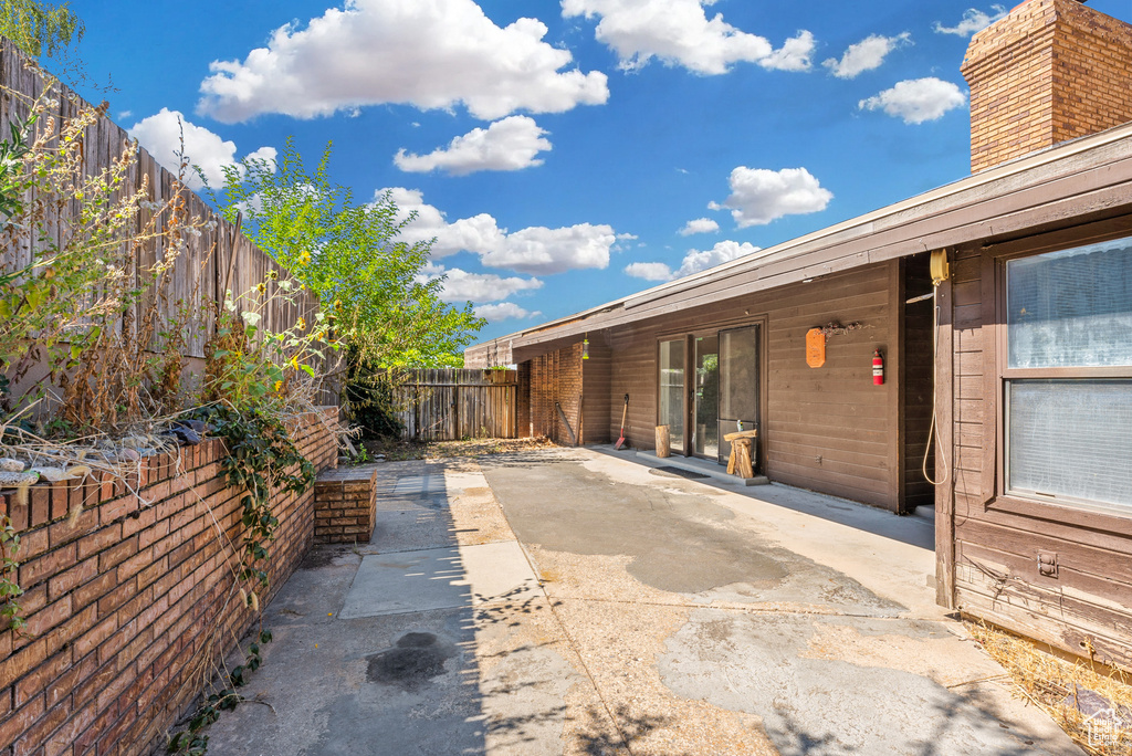 266 N OAK DR North Salt Lake, UT 84054
