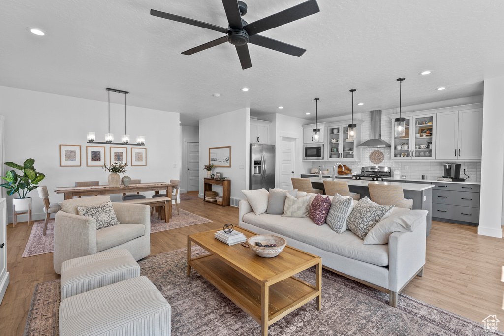 549 W JUNE DR Kaysville, UT 84037
