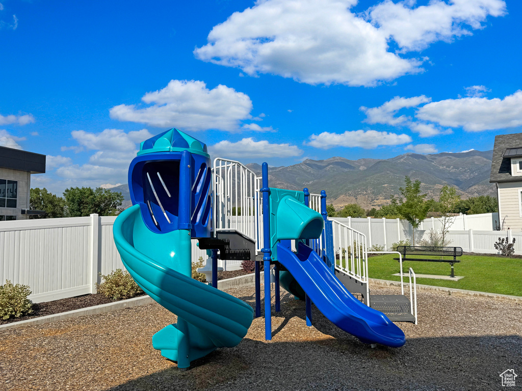 549 W JUNE DR Kaysville, UT 84037