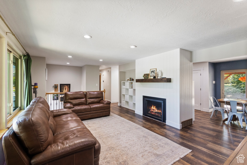 Photo 3 for MLS #2109325 at 1414 Heather Dr