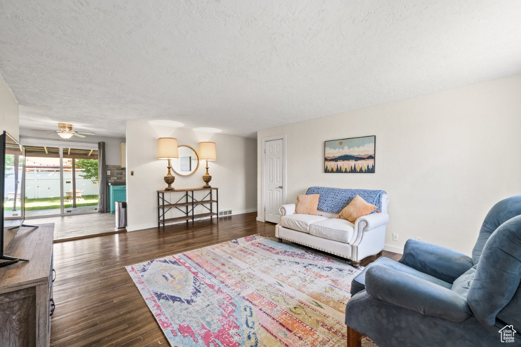 Photo 4 for MLS #2109335 at 1024 1st St