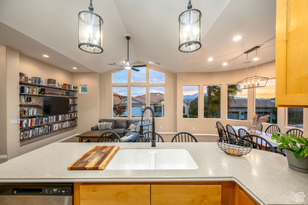 Photo 14 for MLS #2109387 at 181 W Mojave Heights Dr