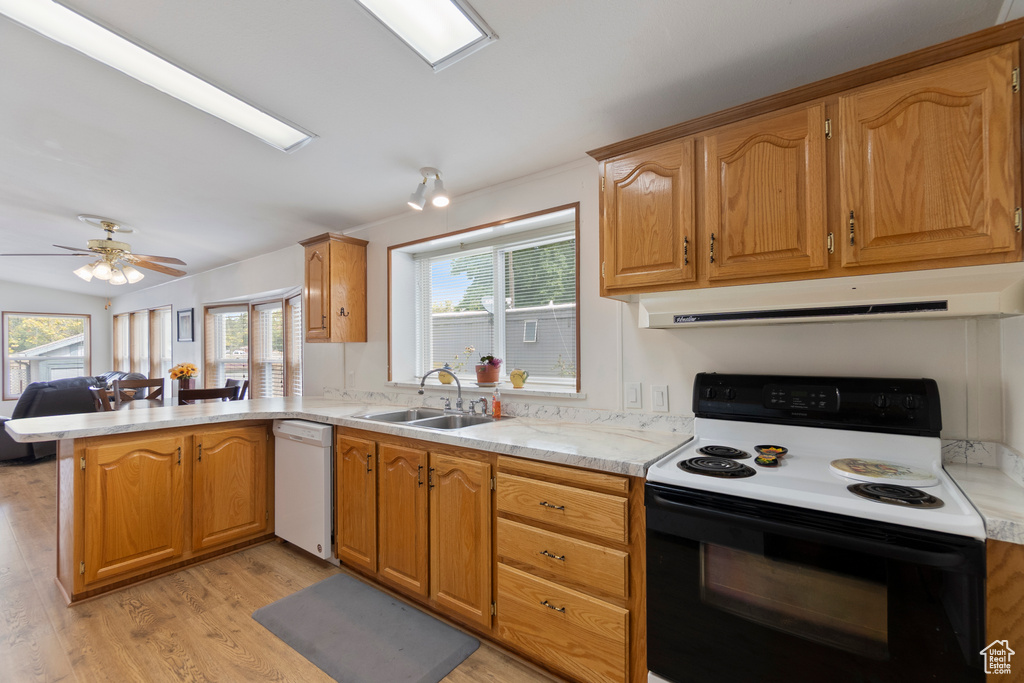 Photo 10 for MLS #2109429 at 1558 W Harvest St