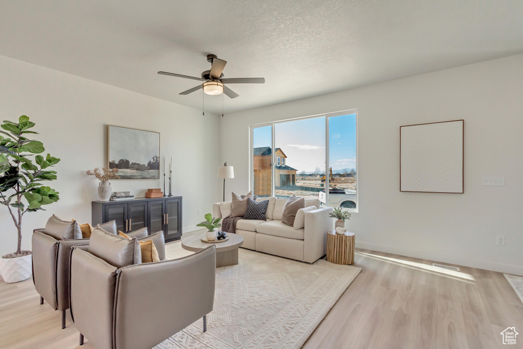 Photo 4 for MLS #2109433 at 3701 N Columbine Way