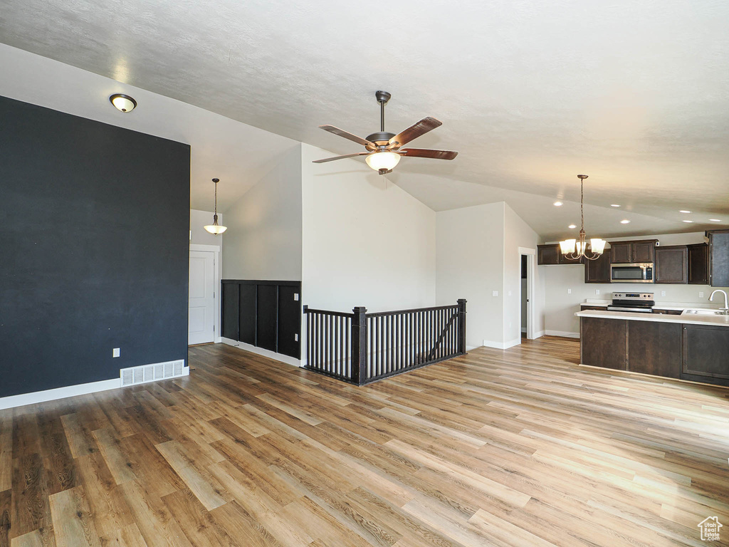 Photo 7 for MLS #2109500 at 565 S Mckay