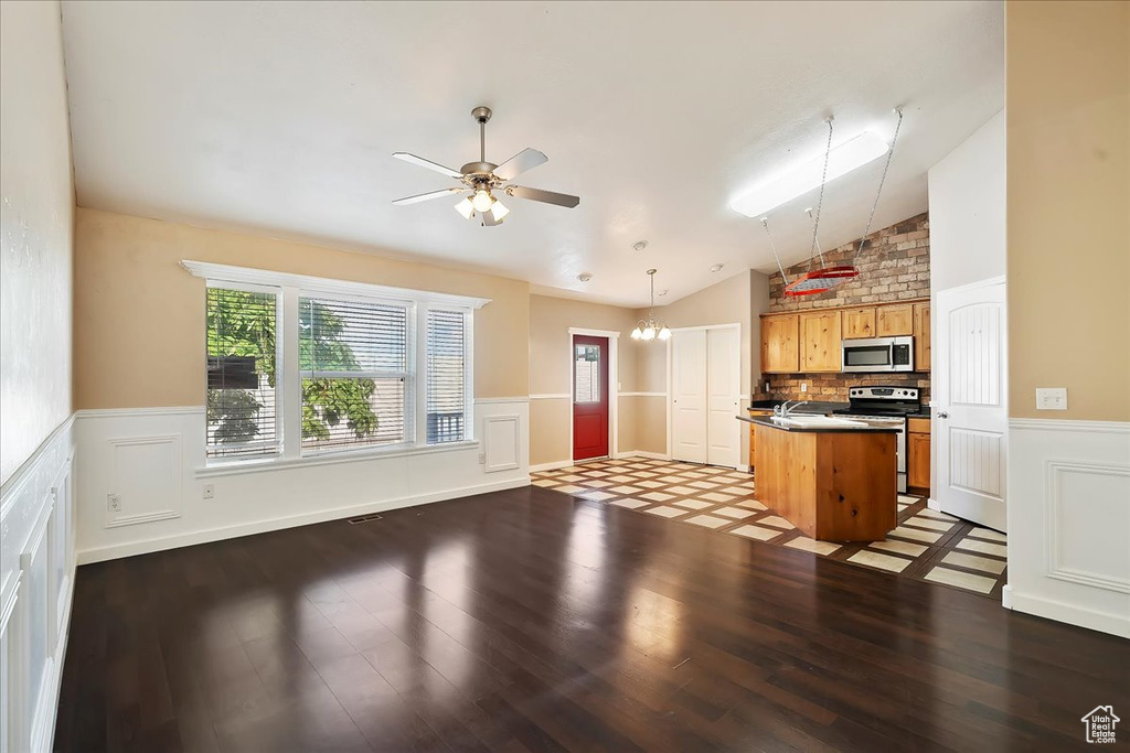 Photo 10 for MLS #2109511 at 1692 S Willow Creek Cir