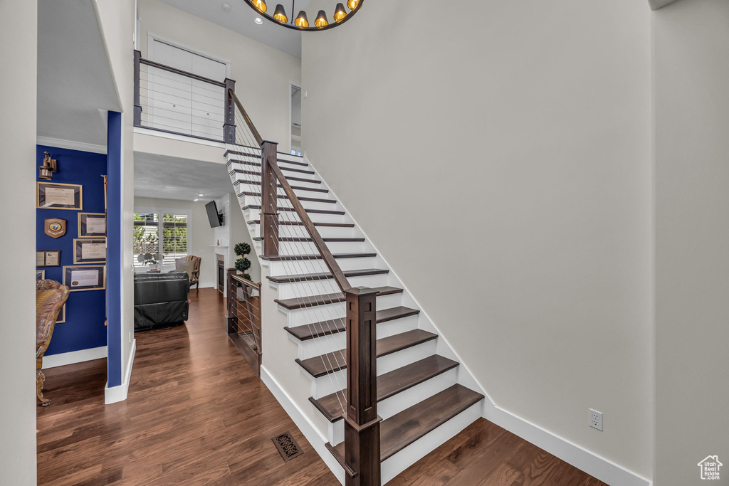 Photo 5 for MLS #2109516 at 557 E Warm Springs Dr