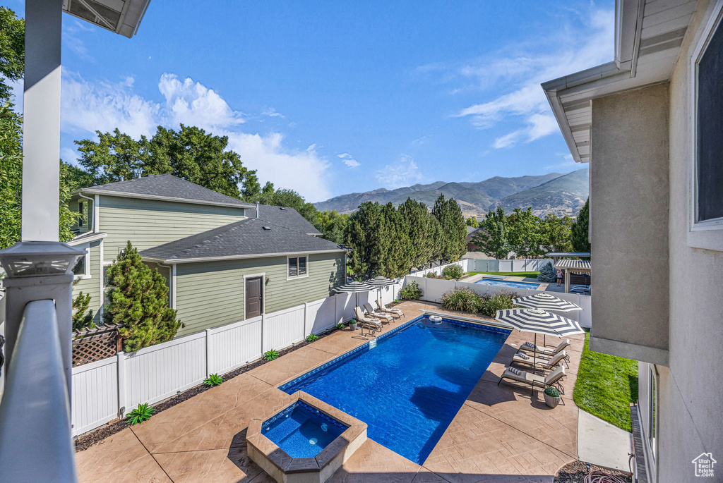 Photo 17 for MLS #2109516 at 557 E Warm Springs Dr