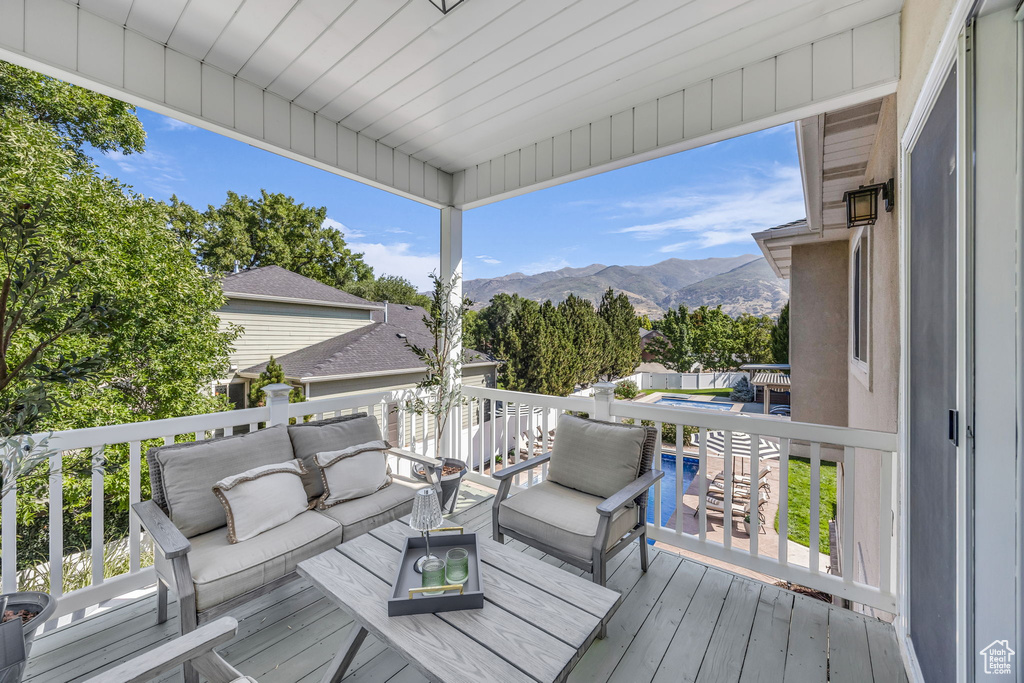 Photo 16 for MLS #2109516 at 557 E Warm Springs Dr
