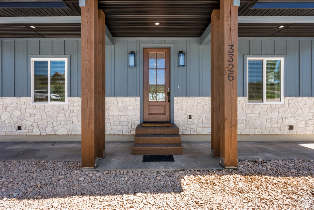 Photo 2 for MLS #2109546 at 3326 S Bay Cir