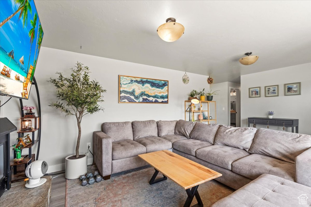 1045 N 390 W Sunset, UT 84015