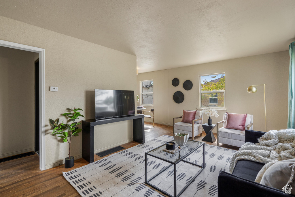 Photo 6 for MLS #2109597 at 189 E Ross Dr