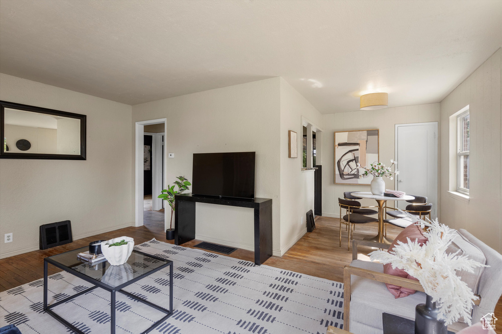 Photo 7 for MLS #2109597 at 189 E Ross Dr