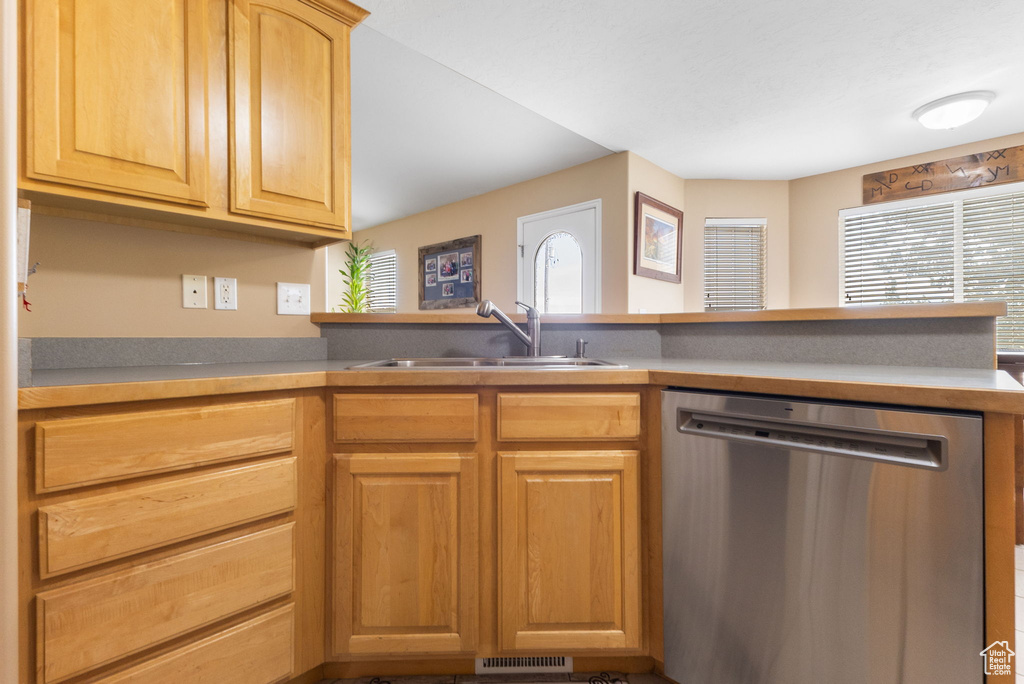 Photo 15 for MLS #2109599 at 415 S Worthington St