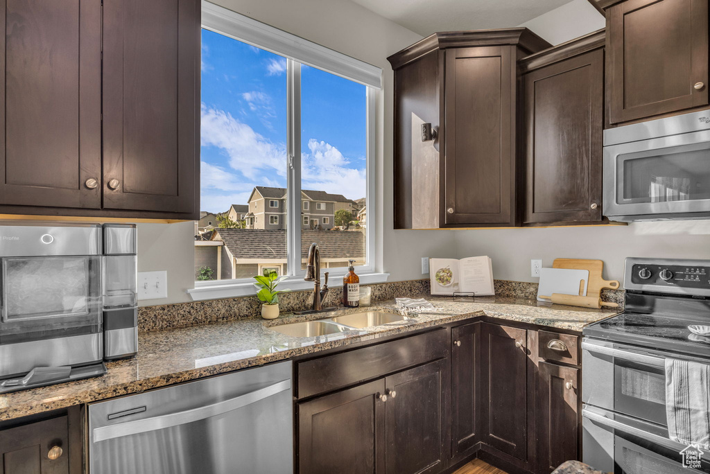 501 W FOX HOLLOW DR Saratoga Springs, UT 84045