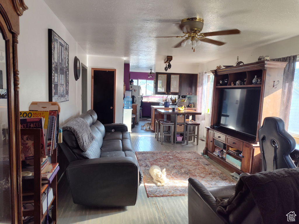 Photo 4 for MLS #2109637 at 816 32nd St