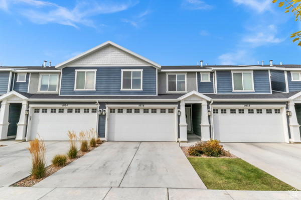 Photo 3 for MLS #2109643 at 1056 E Waterway Ln