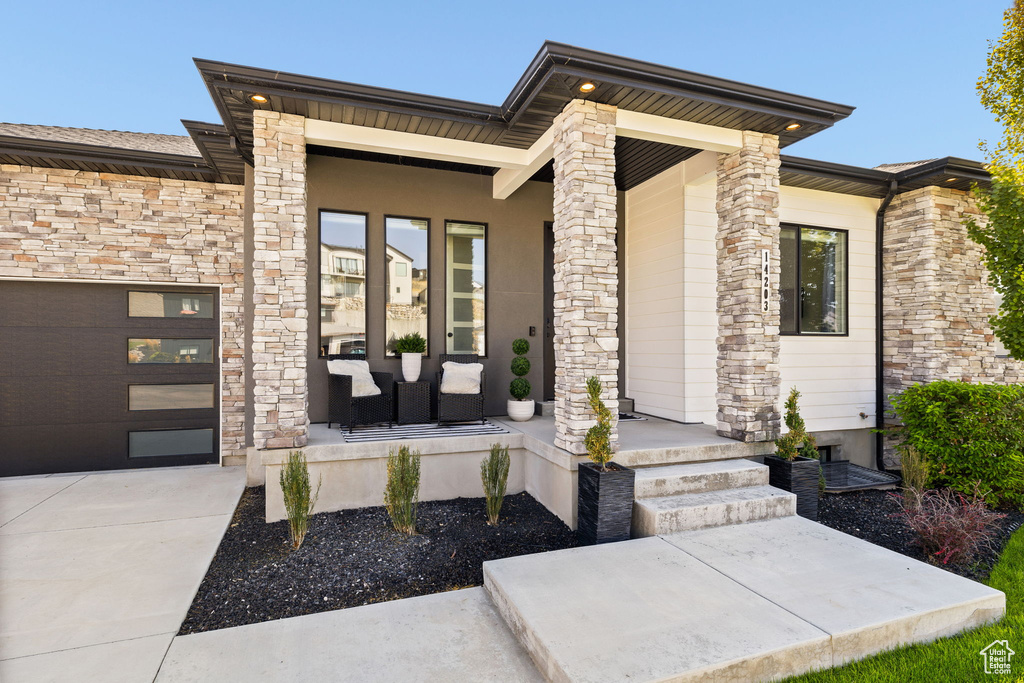 Photo 2 for MLS #2109716 at 14203 S Brook Heights Cir