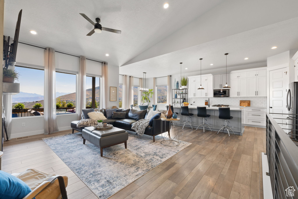 Photo 10 for MLS #2109716 at 14203 S Brook Heights Cir