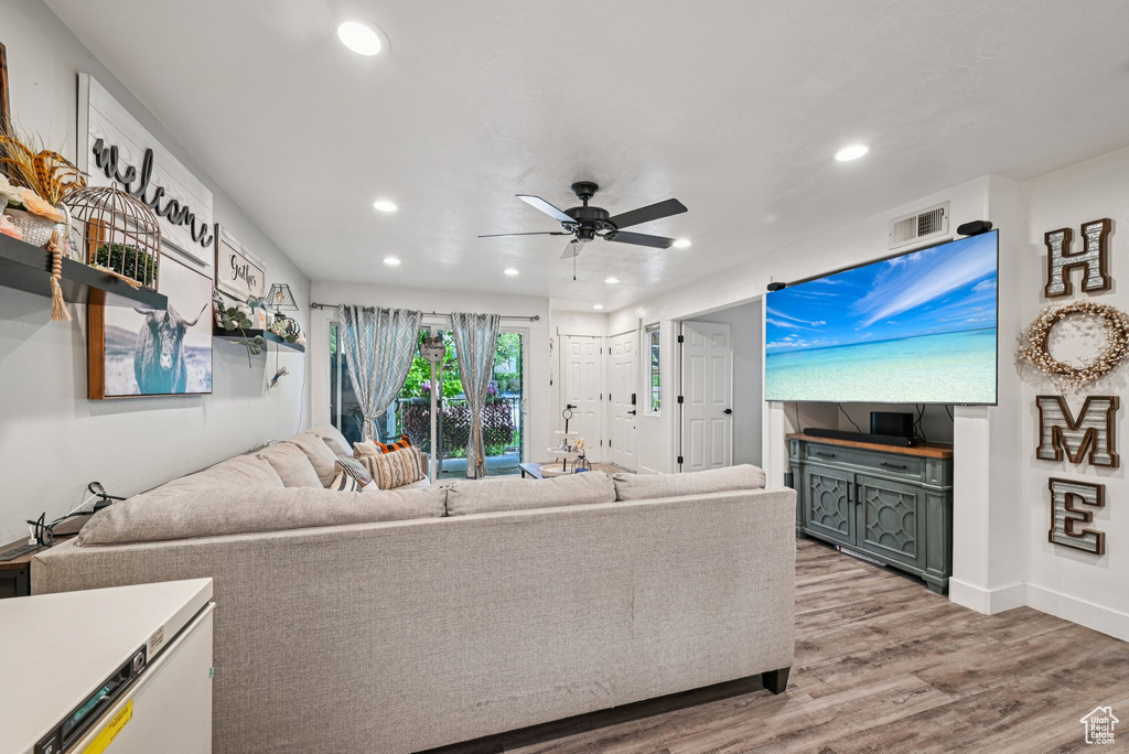 Photo 7 for MLS #2109778 at 975 W Little River Way #1