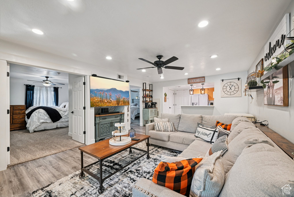 Photo 5 for MLS #2109778 at 975 W Little River Way #1