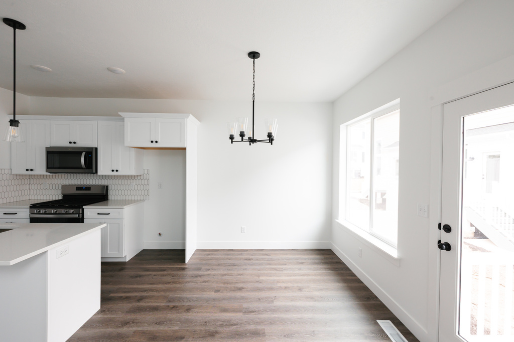 598 W SUNGLEAM LN #2375 Saratoga Springs, UT 84045