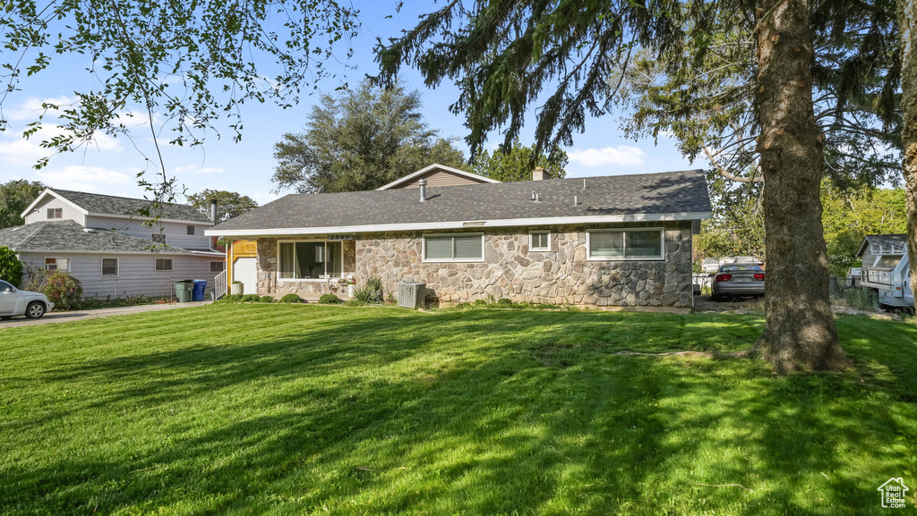 Photo 3 for MLS #2109837 at 2065 Robins Ave