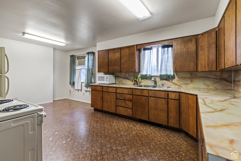 390 N 300 W Aurora, UT 84620