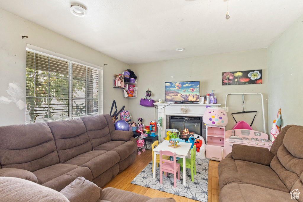 Photo 4 for MLS #2109867 at 3231 Lester St