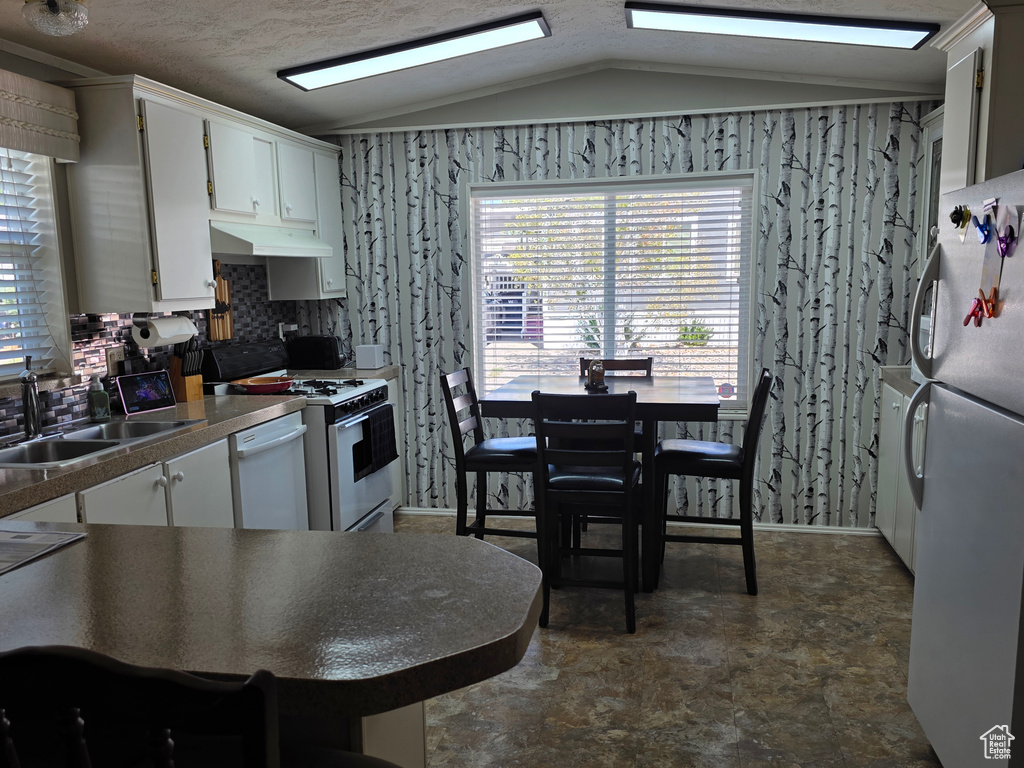 Photo 9 for MLS #2109875 at 296 E Nashue St #112