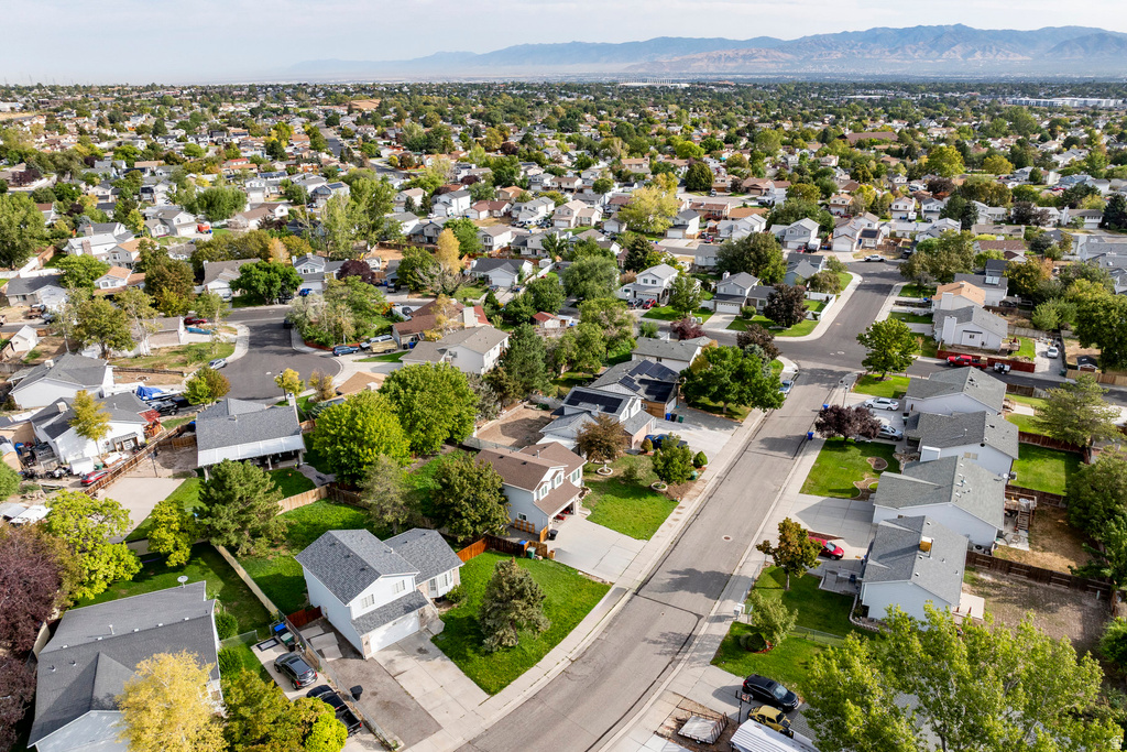 6922 S MULLIEN DR West Jordan, UT 84084