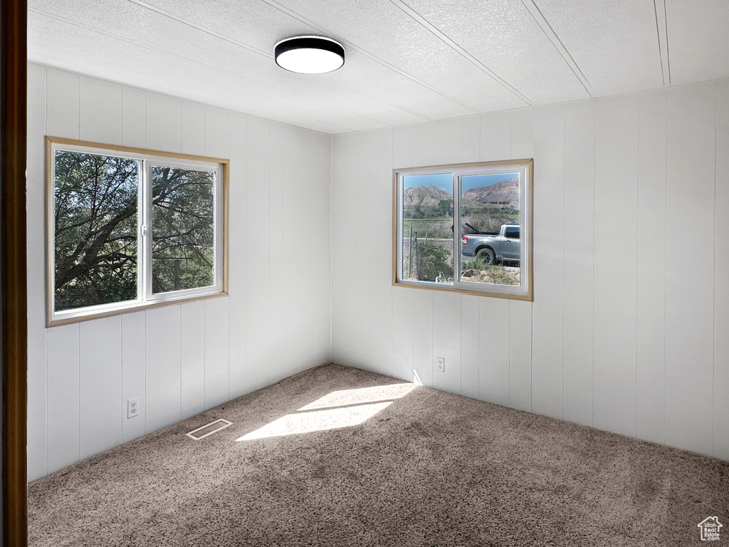 Photo 19 for MLS #2109911 at 685 S Main St