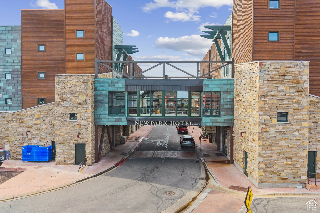 Photo 2 for MLS #2109946 at 1476 W Newpark Blvd #308