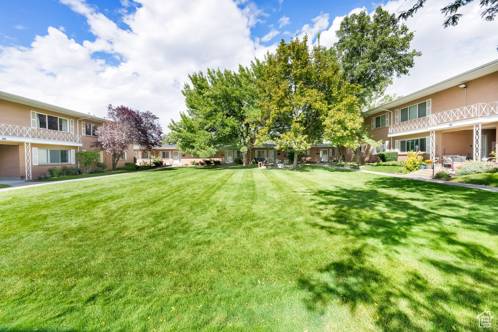 Photo 16 for MLS #2109951 at 2209 E Carriage Ln #42