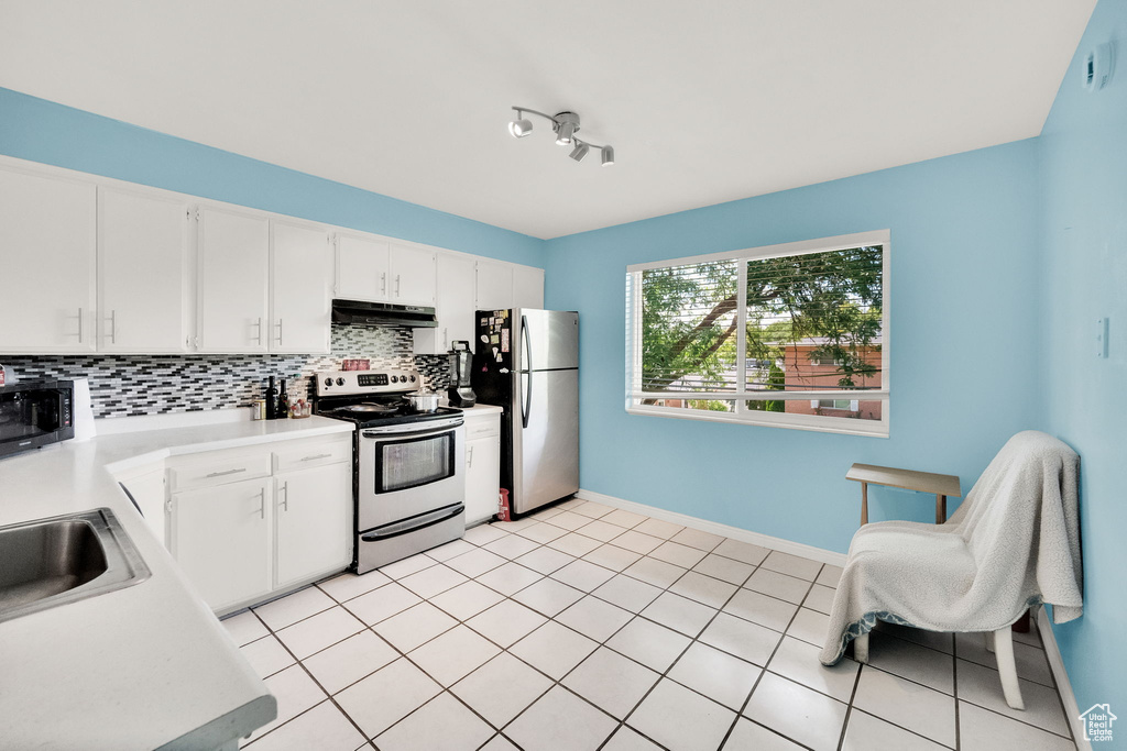 Photo 8 for MLS #2109951 at 2209 E Carriage Ln #42
