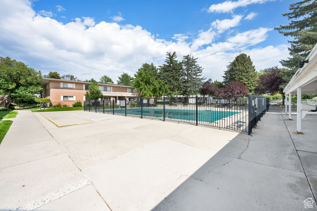 Photo 15 for MLS #2109951 at 2209 E Carriage Ln #42