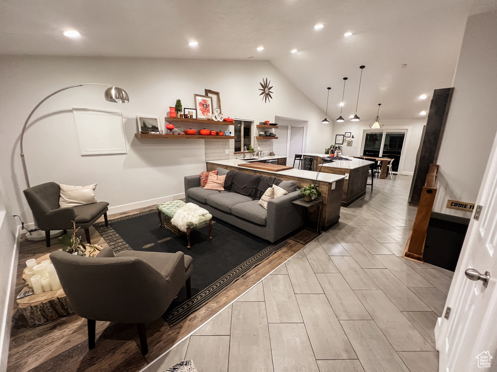 Photo 4 for MLS #2109969 at 1795 E Walnut Grove Dr