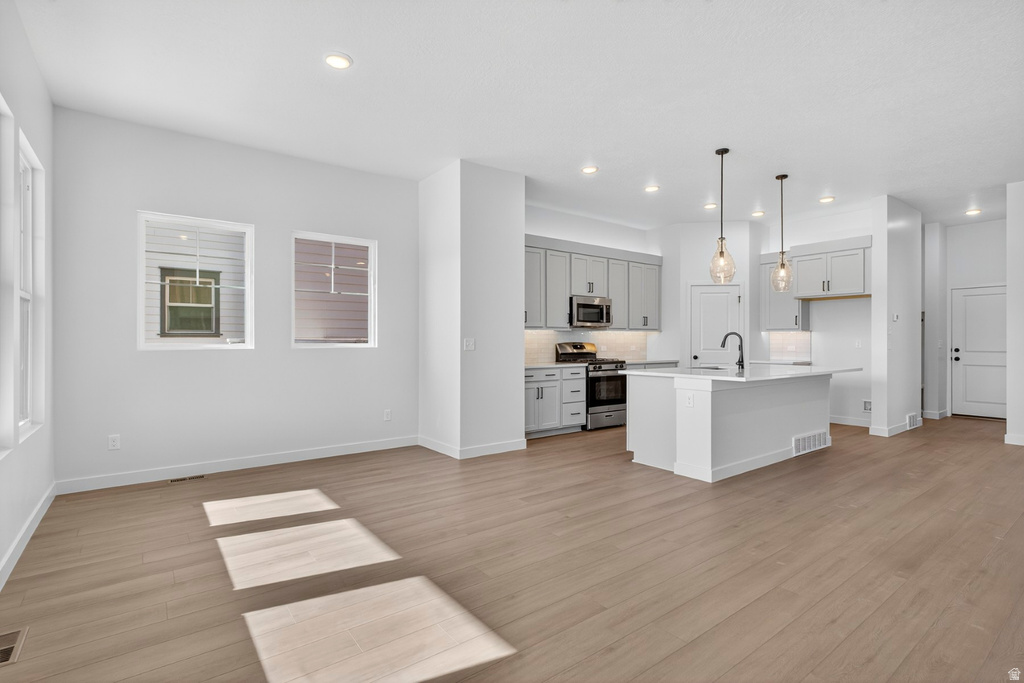 7232 W TERRAINE RD West Jordan, UT 84081