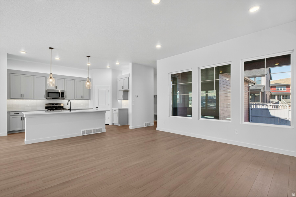 7232 W TERRAINE RD West Jordan, UT 84081