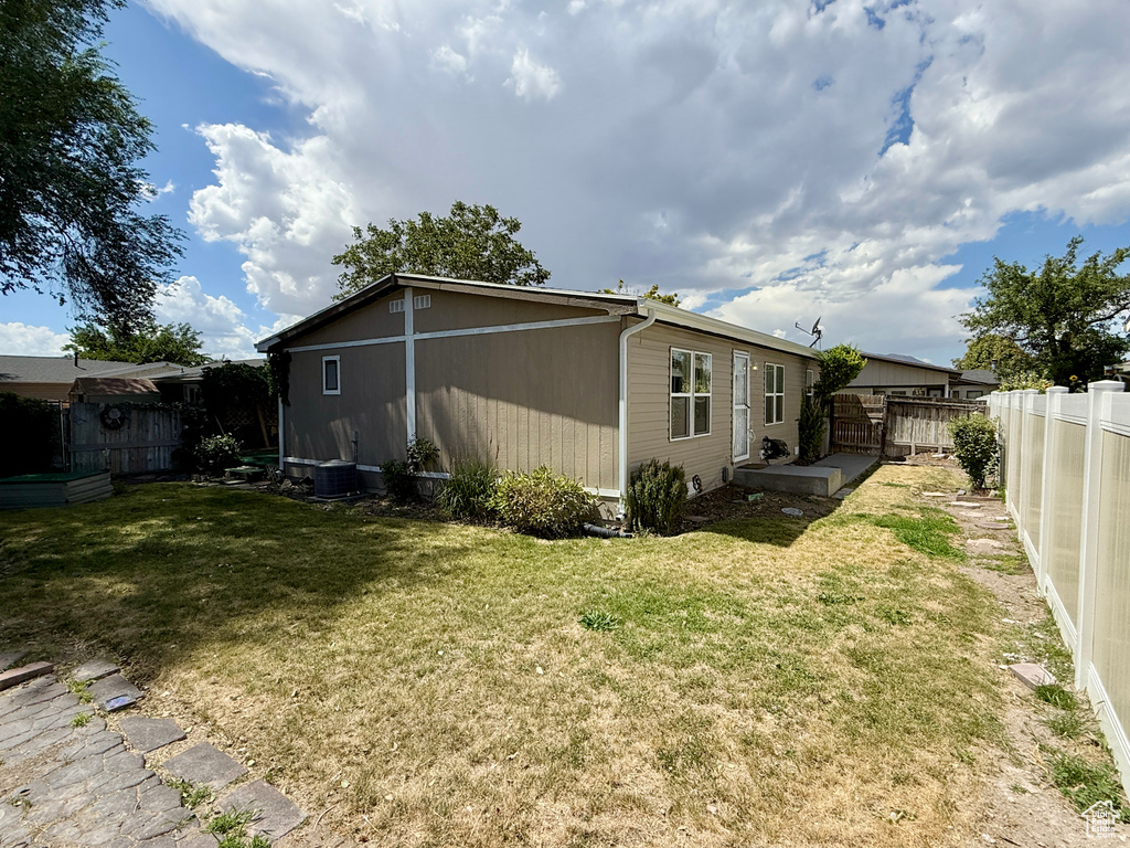 Photo 3 for MLS #2109979 at 3017 S Jamboree St #12