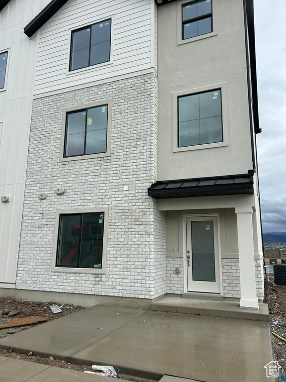 Photo 3 for MLS #2110016 at 608 W 1760 North #51